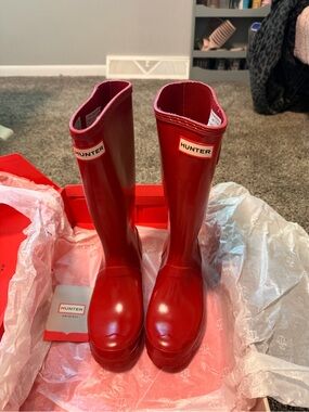Hunter Red Gloss Tall Rain Boots